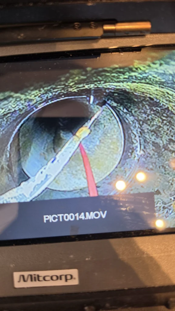 צילום מתוך צינור בבדיקת מצלמת צנרת